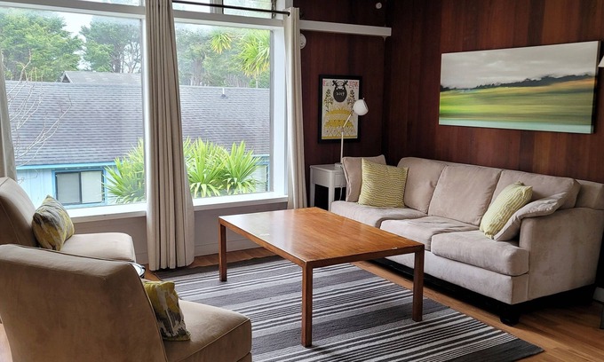 Mendocino Apartment | Mendocino 2nd Floor Studio #7 in the Village, full kitchen