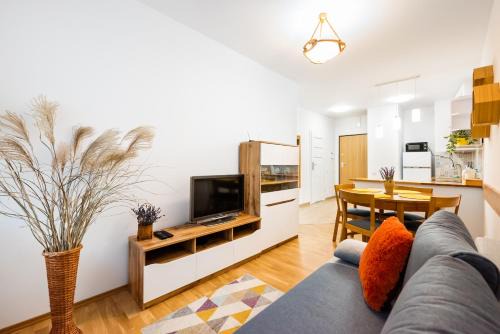 Bemowo Apartment | Metro Bemowo Colourful Apartment by BookingHost