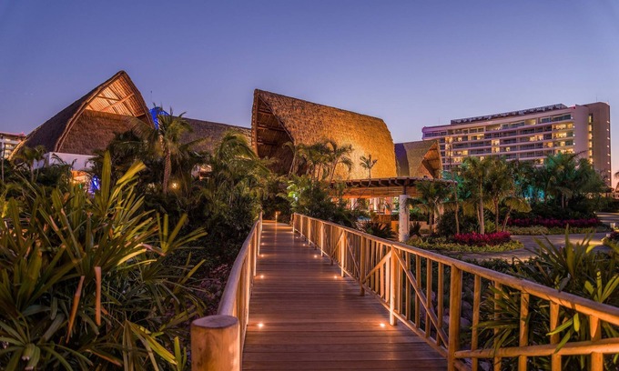Las Jarretaderas Apartment | Mexico's Disneyland Suites - Studio, 1 bedroom and 2 bedroom available
