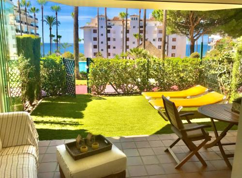 Sitio de Calahonda Apartment | MI CAPRICHO, Beachfront, Grownfloor, Private Garden & Terrace