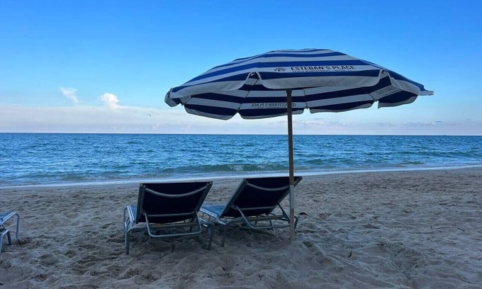 Hallandale Beach Apartment | Miami Hotel Studio Room w/Beach Service and Pool