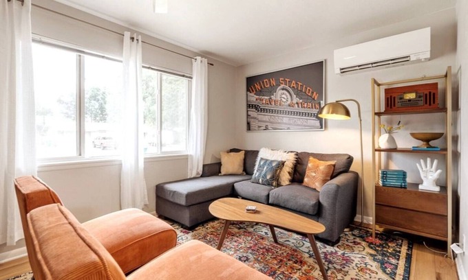 Fort Collins House | “MidCentury Revival” 1.5 miles to Canvas Stadium