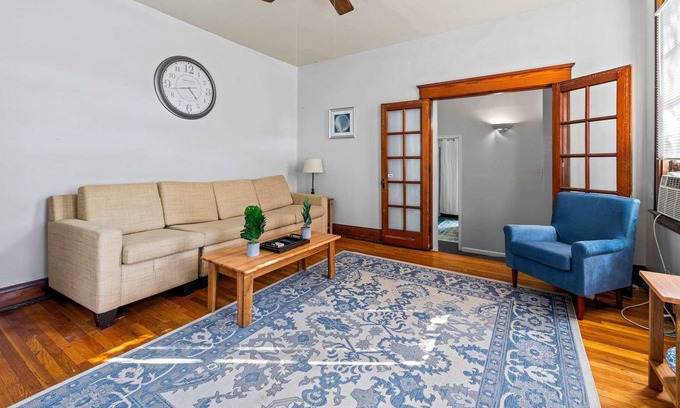 Clifton Heights Apartment | Midtown Apt Near Downtown&U of C - Hangout Unit 1