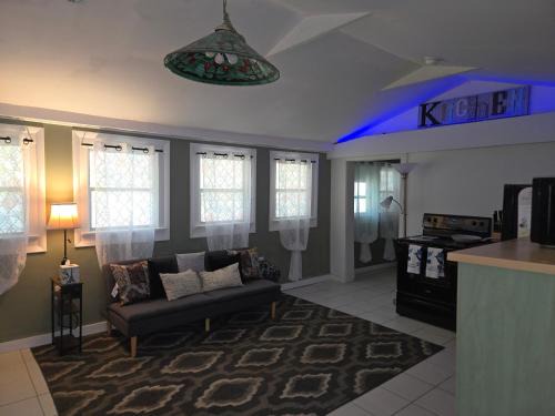 Mobile Apartment | Midtown Guest House