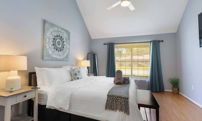 Savannah House | Midtown Savannah Gem Quiet and Close to Everything