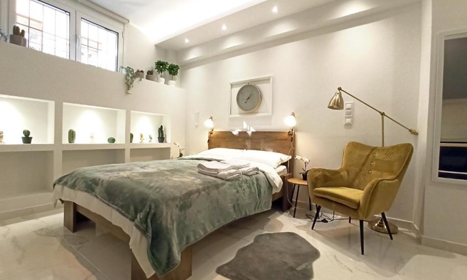 Kerameikos Apartment | Mikalis Studio
