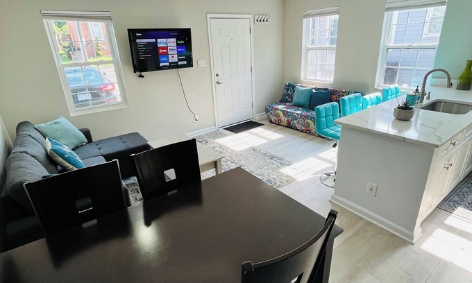 Potomac West House | Mins to Washington DC DCA Capitol National Mall Smithsonian Free Parking Metro