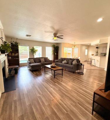 San Antonio House | Minutes from Sea World and Fiesta Texas