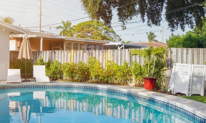 Central Corals House | Minutes to Messi, Heated Pool palace with full size soft serve machine.