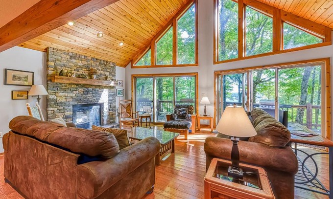 McHenry Ski Chalet | Mirabella Eclano