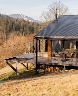 Slavske House | Mirest - котеджі в горах із чаном-джакузі