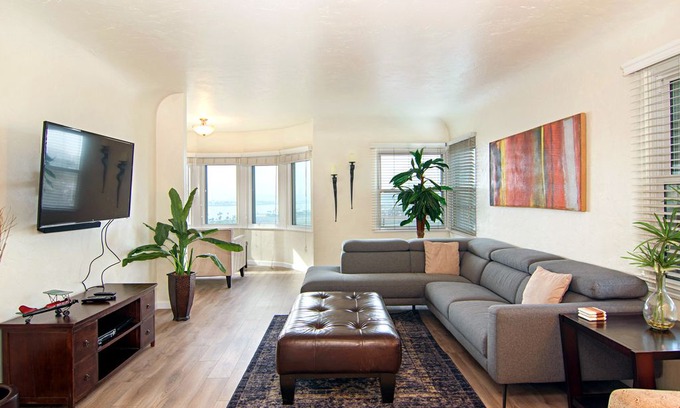Middletown House | Mission Hills Penthouse w/ San Diego Marina View - 8 Minutes to Gaslamp & Zoo