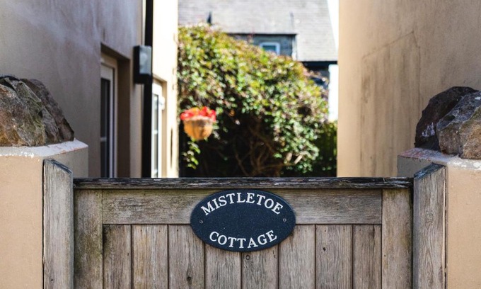 Bamburgh Apartment | Mistletoe Cottage