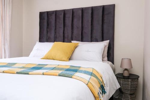 Greater Johannesburg Metropolitan Area Apartment | Mkhonto's waterfall ridge