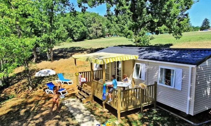 Saint-Avit-de-Vialard House | Mobil-home | Premium Exclusive | 3 Bedrooms | 6/8 persons | Raised terrace | A/C | TV
