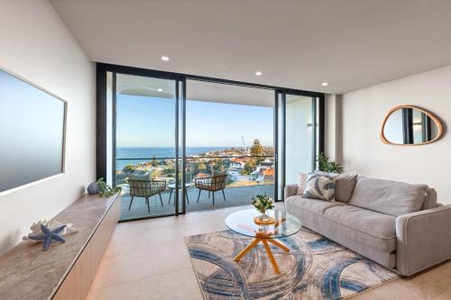 Tamarama Apartment | Modern 1-Bed with Tamarama Beach Views