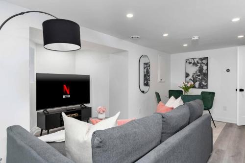 Parkdale House | Modern 1-BR Condo with Parking in Downtown Toronto
