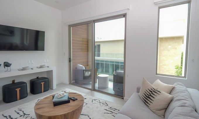 George Town Apartment | Modern 1Bdr Apartment In Harbour Walk Cayman