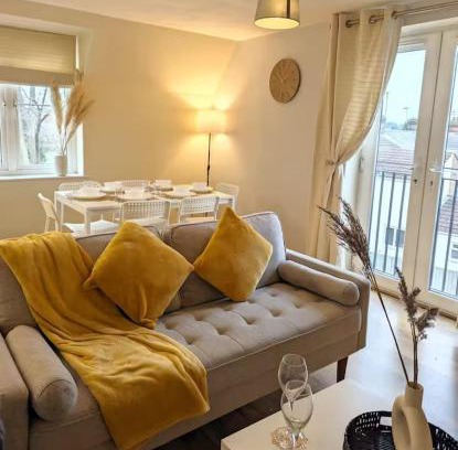 Ipswich Apartment | Modern 2-Bed in Ipswich - Free Parking & Fast WiFi