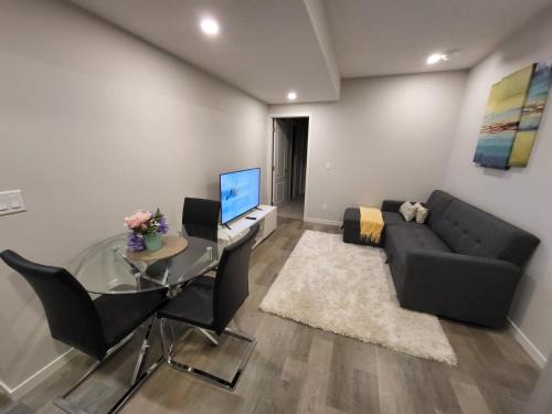 Calgary Apartment | Modern 2 Bed Urban Retreat