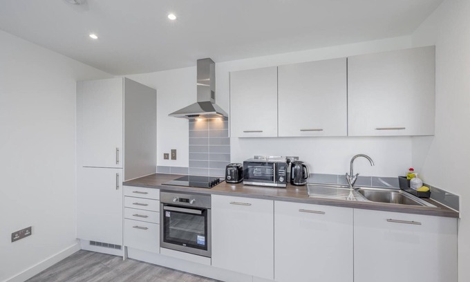 Olton Apartment | Modern 2 bedroom flat with parking in Yardley