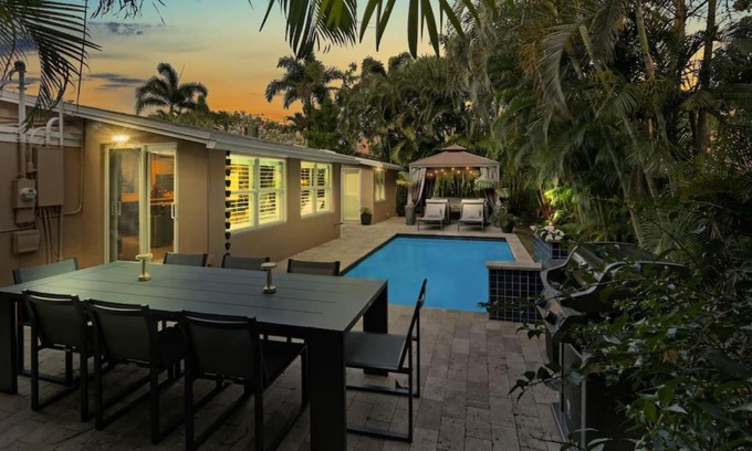 Wilton Manors House | Modern 2BRHouse in Wilton Manors with a Heated Pool and KING Bed