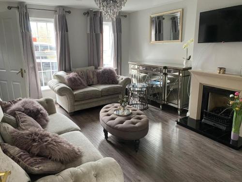 Queens Quarter House | Modern 3-bed home in ideal location with 2 parking spaces