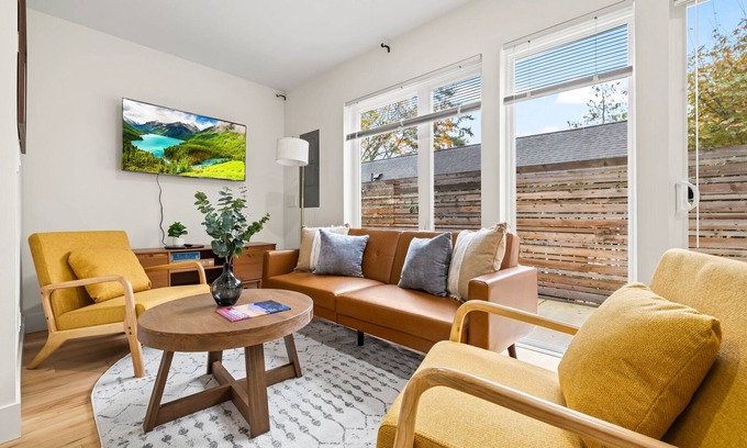 Fremont House | Modern 4B/2.5B Fremont Houses with Prime Walkability