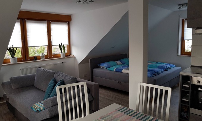 Altenfurt Apartment | Modern apartment with good transport links near the fair