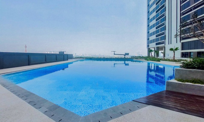 Pinang Apartment | Modern And Cozy Studio At Collins Boulevard Apartment