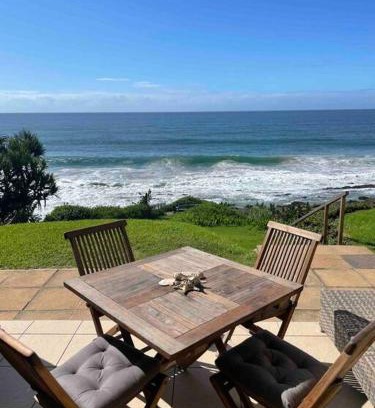 Shaka's Rock Apartment | Modern and Stylish beach pad with Stunning Ocean View