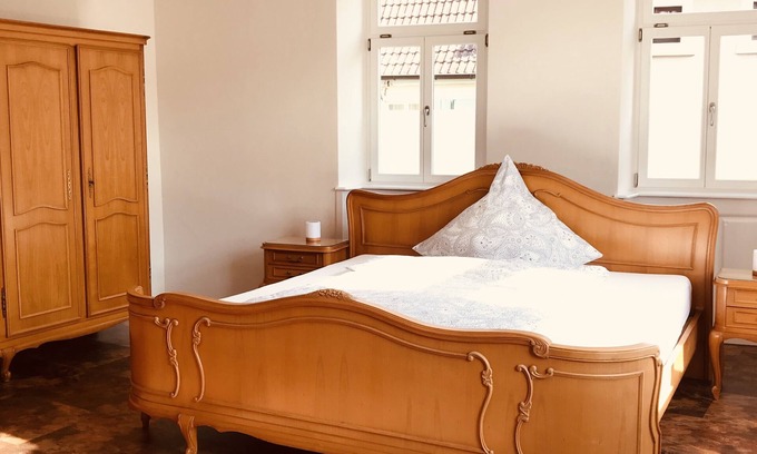 Rhodt unter Rietburg Apartment | Modern apartment in a renovated 18th century historic landmark