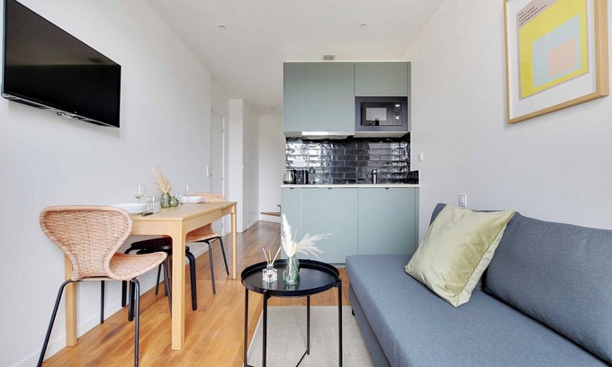 Centre Apartment | Modern Apartment - 1BR-4P - Near Paris