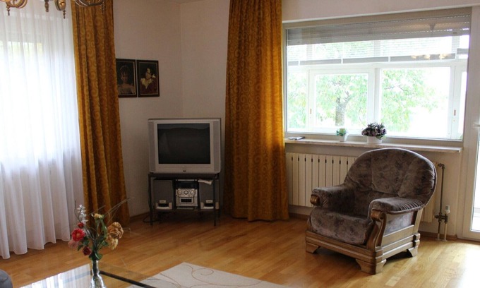 Roehrnbach Apartment | Modern Apartment in Goggersreut with Terrace