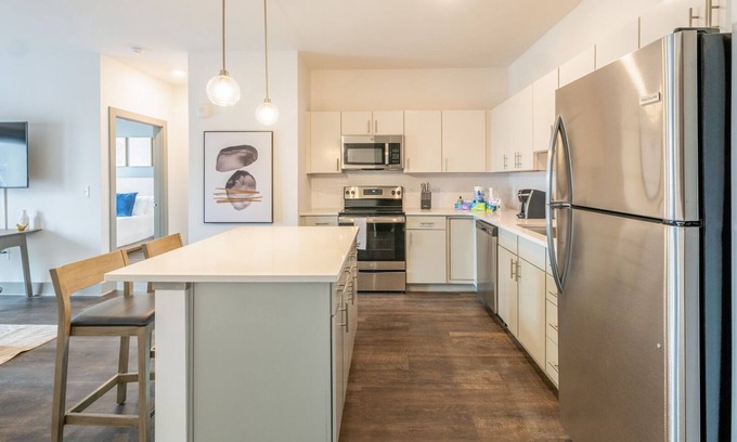Merry Oaks Apartment | Modern Apartment in Prime Location (ID7707X96)