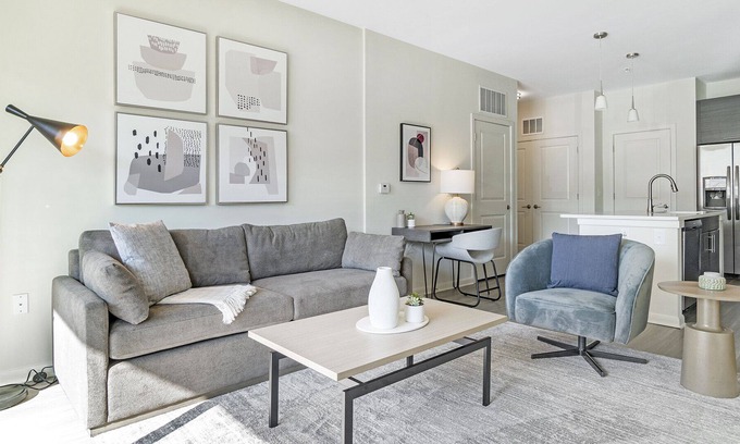 Crabtree Apartment | Modern Apartment in Prime Location (ID1218X553)