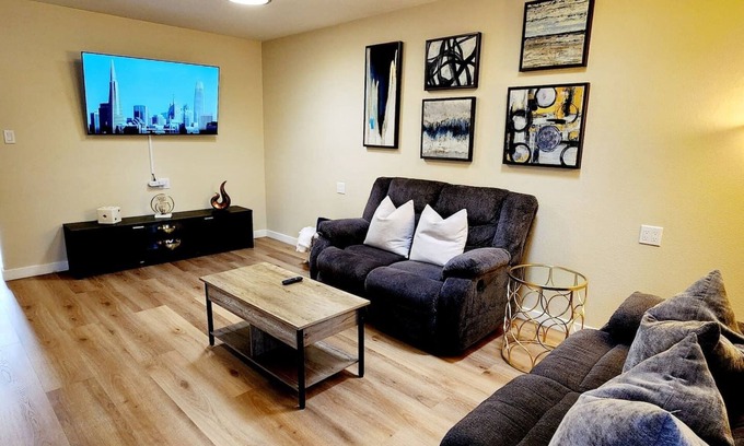 The Villas Apartment | Modern & Bright 2BR Santana Row | Silicon Valley Stay