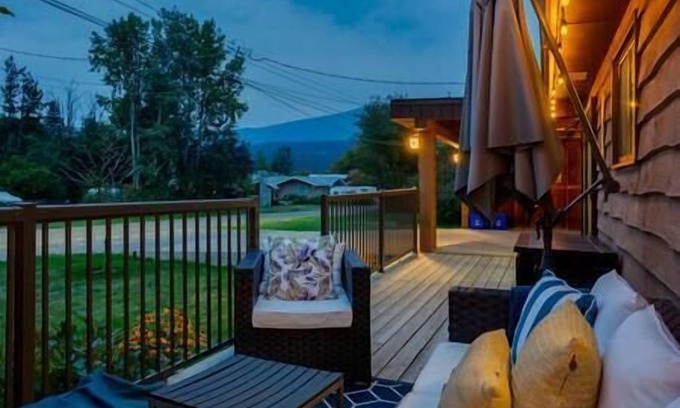 East Kootenay House | Modern Cabin /Beach Access /Fire Pit