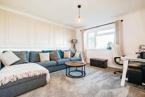 Lancing Apartment | Modern coastal 1 bed flat in Shoreham