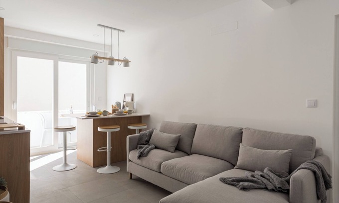 Seixal Apartment | Modern Coastal Apartment with Hot Tub