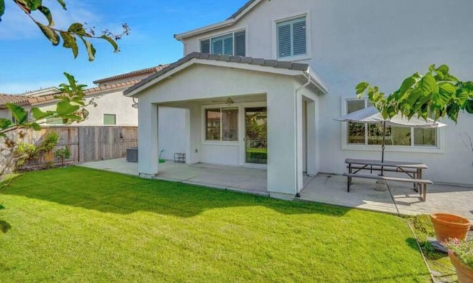 Stockton House | Modern Comfort: Stockton Edition