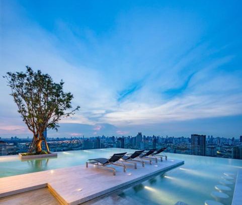 Phra Khanong Nuea Apartment | Modern condo nr BTS ONNUT WIFI with workroom
