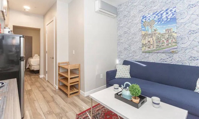 Midway District House | Modern Downtown 💎 WiFi, Cable, Parking, Comfy Bed