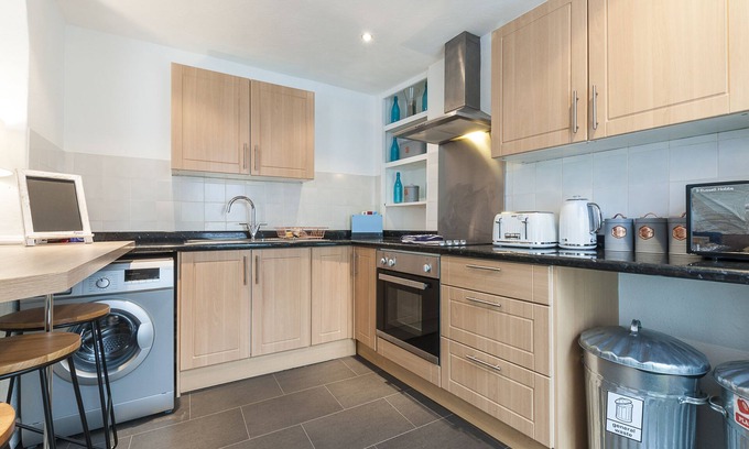 Exeter Apartment | Modern Exeter City Cottage Howell Road