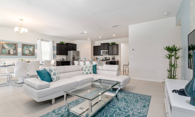 Sunridge Woods House | Modern Family friendly pool home near theme parks!
