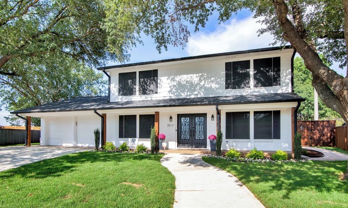 Sherman House | Modern Family Retreat with Outdoor Oasis in lovely Sherman, TX
