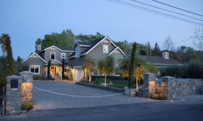 Calistoga House | Modern farmhouse on the edge of town with pool.
