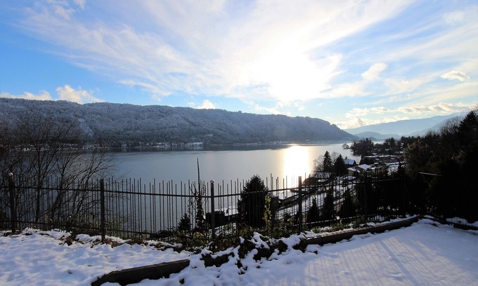 Bodensdorf Apartment | Modern flat with a view over Lake Ossiach