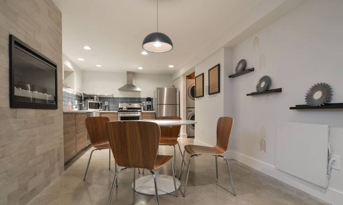 Fremont Apartment | modern garden two bedroom pet friendly