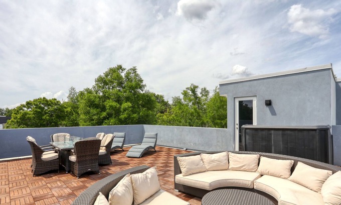 Riverside Heights House | Modern hideaway with rooftop deck, firepit, game room, enclosed yard & WiFi